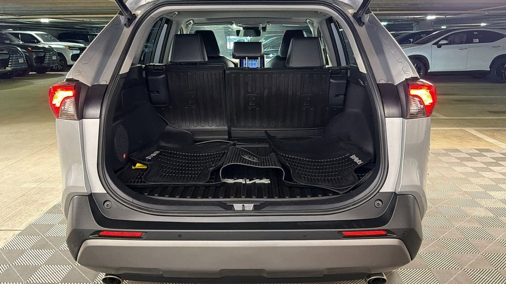 Used 2020 Toyota RAV4 Limited image 15