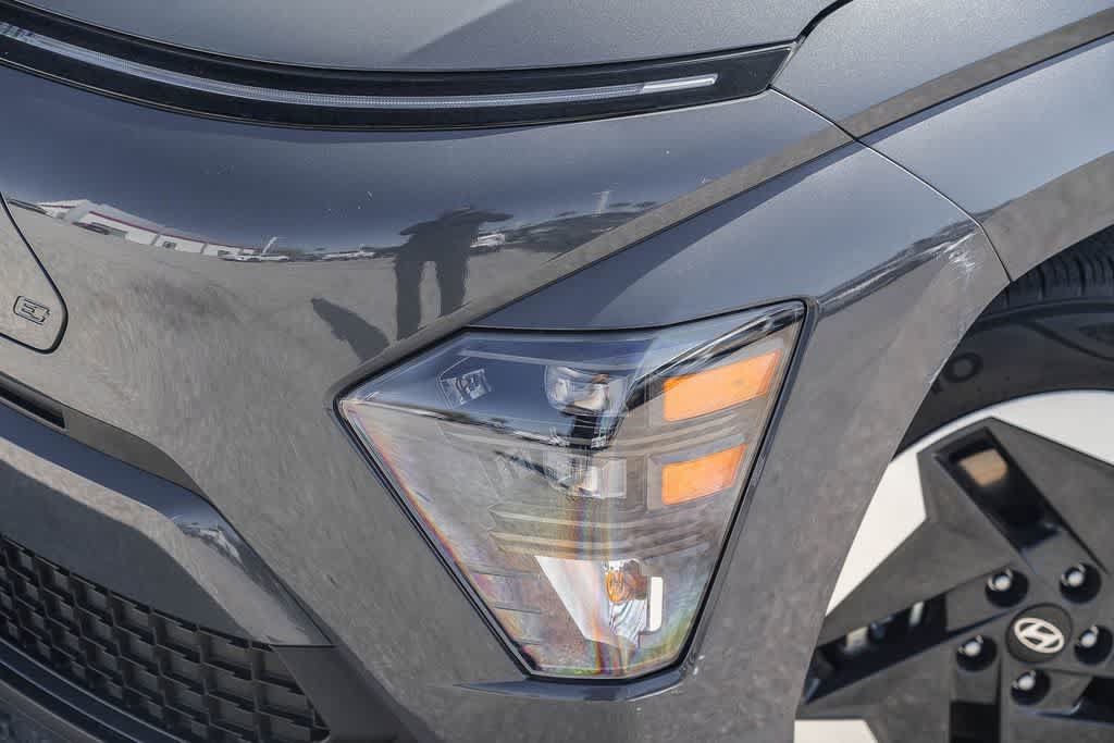 Used 2024 Hyundai Kona SEL FWD image 2
