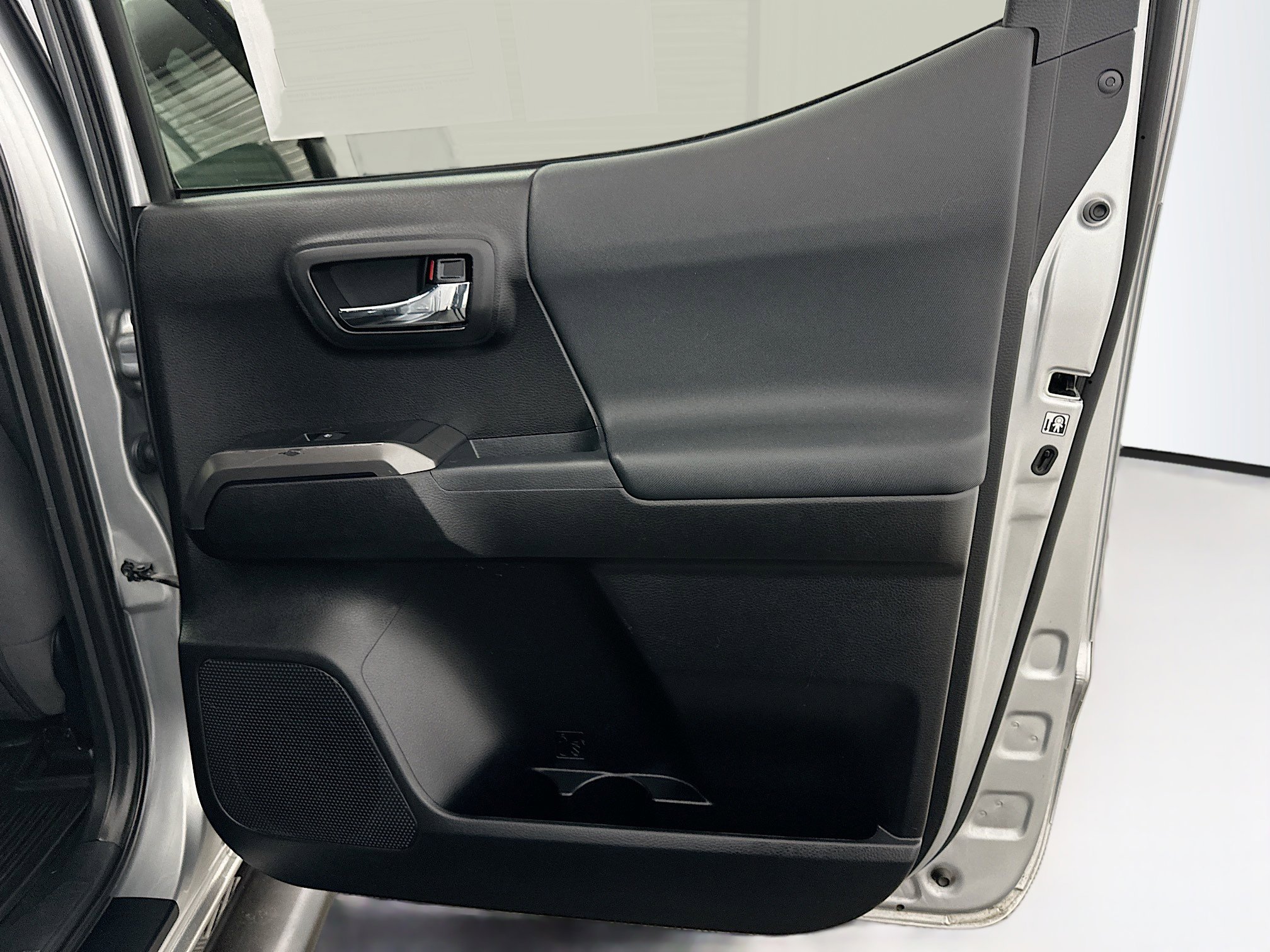 Used 2019 Toyota Tacoma TRD Sport image 31