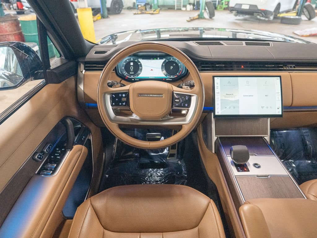 Certified 2025 Land Rover Range Rover SE AWD/4WD image 12