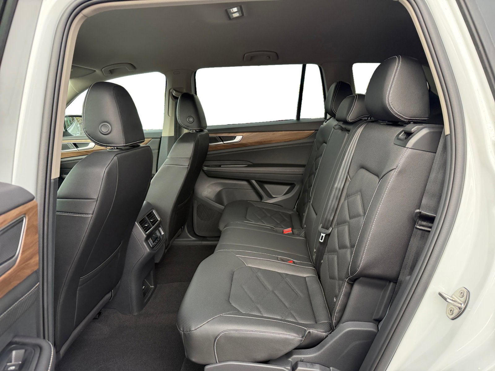 New 2026 Volkswagen Atlas SE image 16