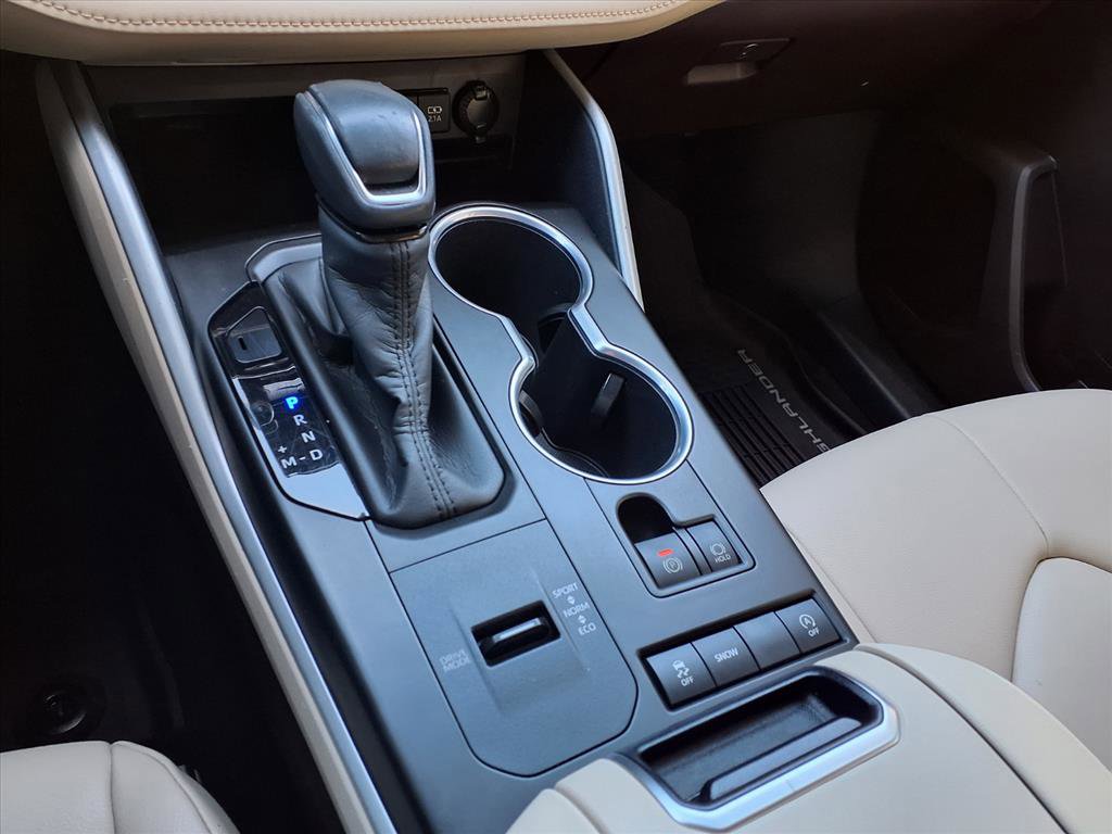 Used 2020 Toyota Highlander XLE image 27