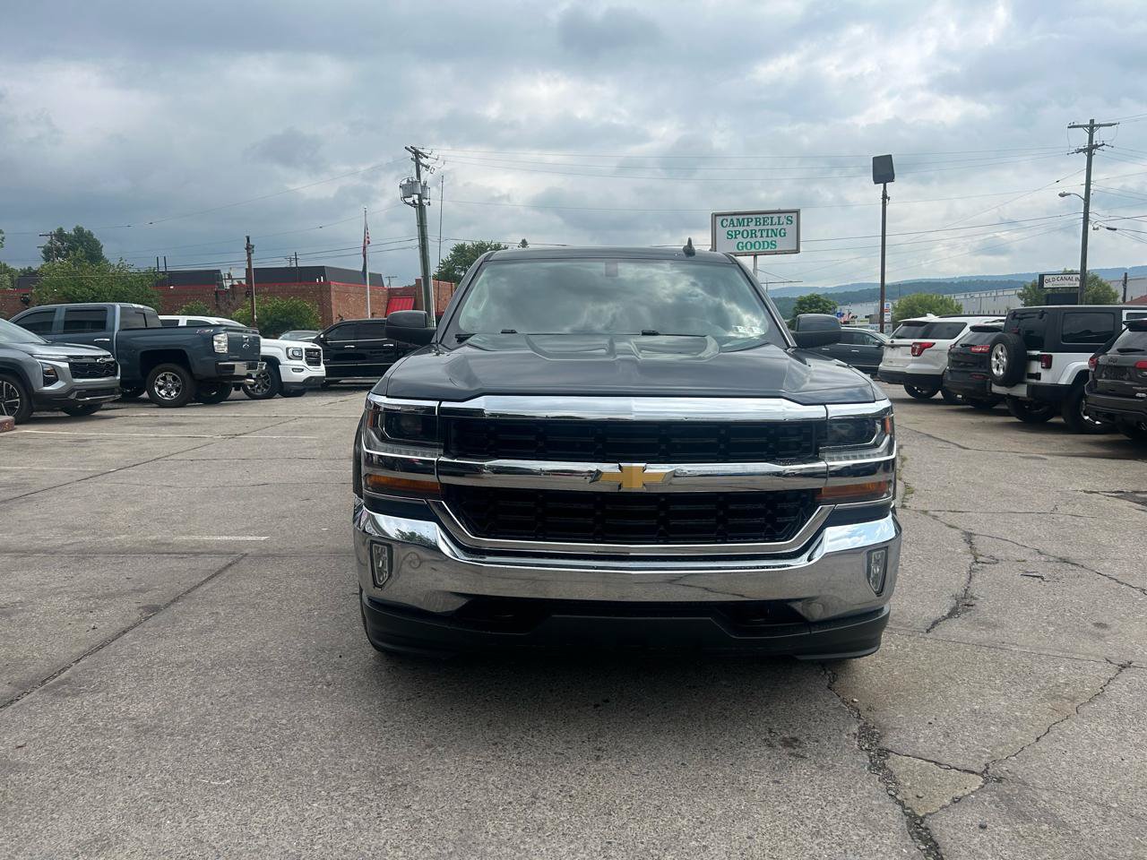 Used 2018 Chevrolet Silverado 1500 LT w/ All Star Edition AWD/4WD image 2