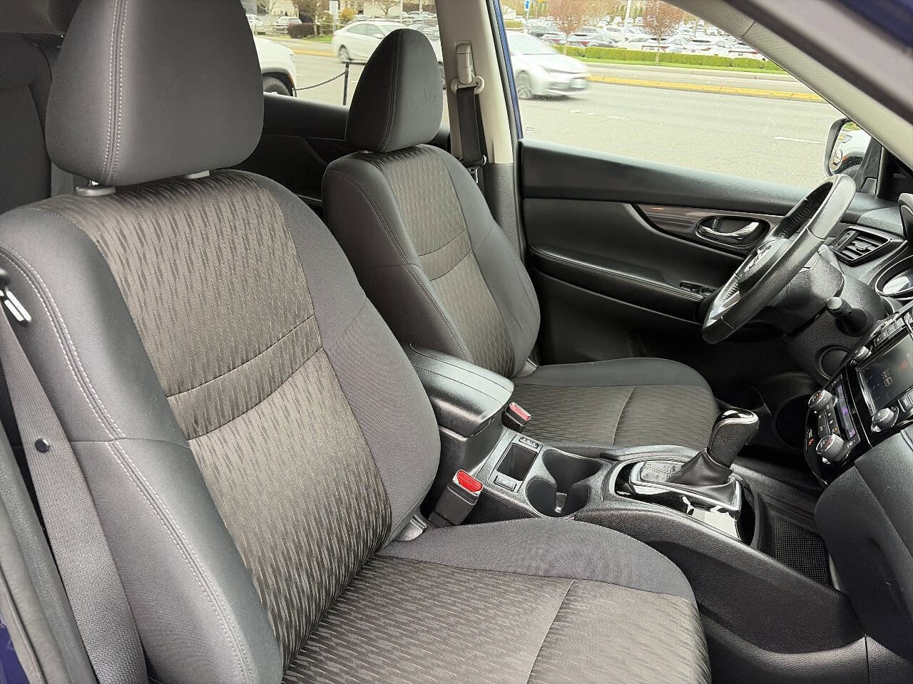 Used 2018 Nissan Rogue SV image 17