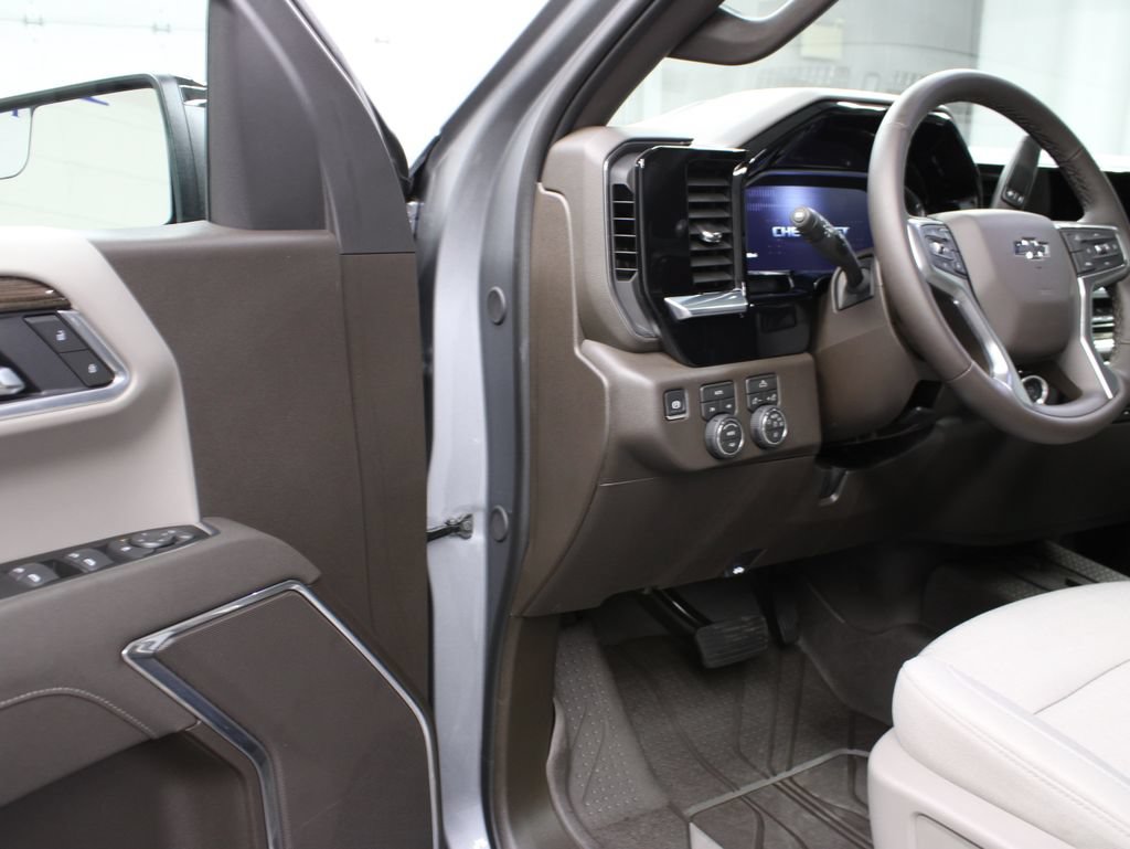Used 2026 Chevrolet Silverado 1500 RST w/ RST Select Package AWD/4WD image 48