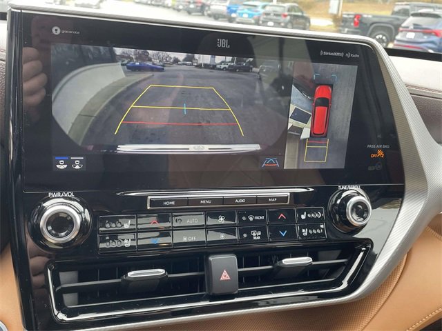 Used 2021 Toyota Highlander Platinum image 29