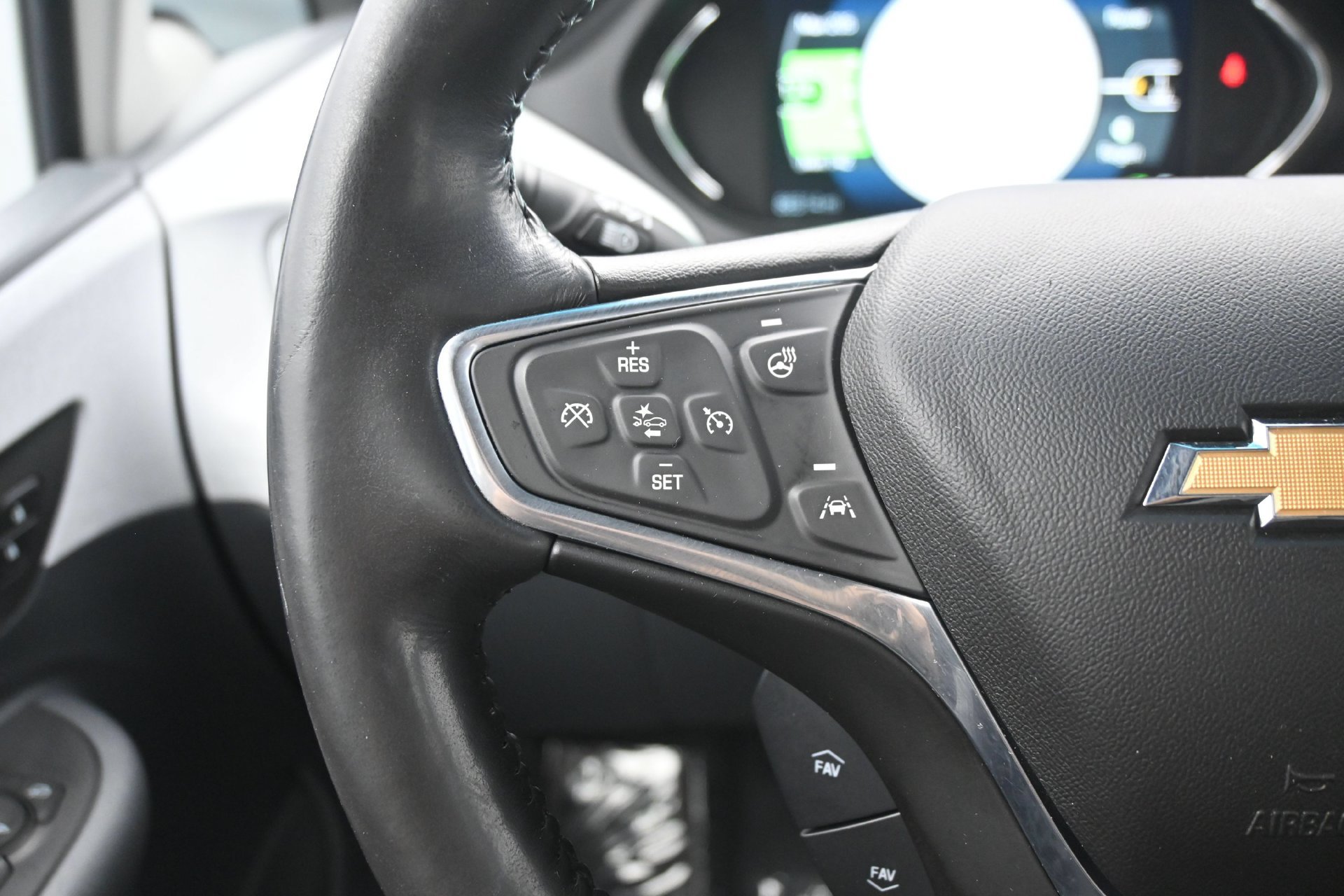 Used 2019 Chevrolet Bolt Premier w/ Infotainment Package FWD image 20