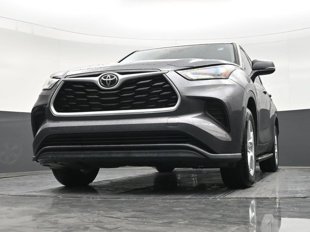 Used 2021 Toyota Highlander L FWD image 26