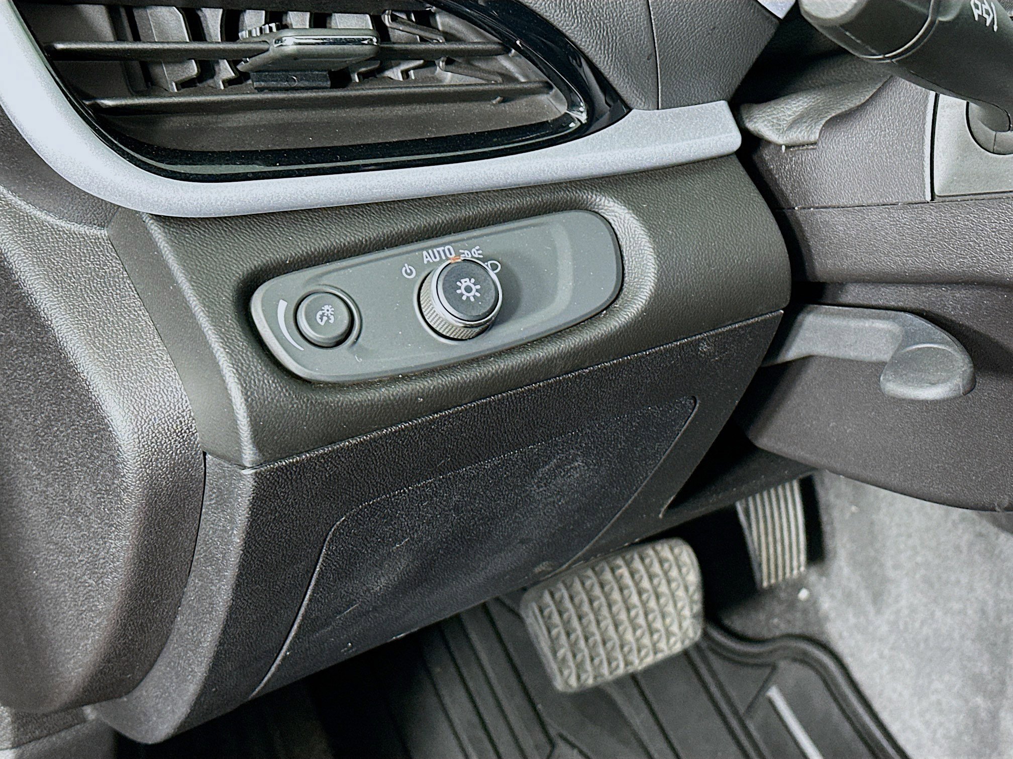 Used 2019 Chevrolet Volt LT image 16