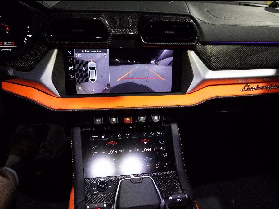 Used 2025 Lamborghini Urus SE AWD/4WD image 15