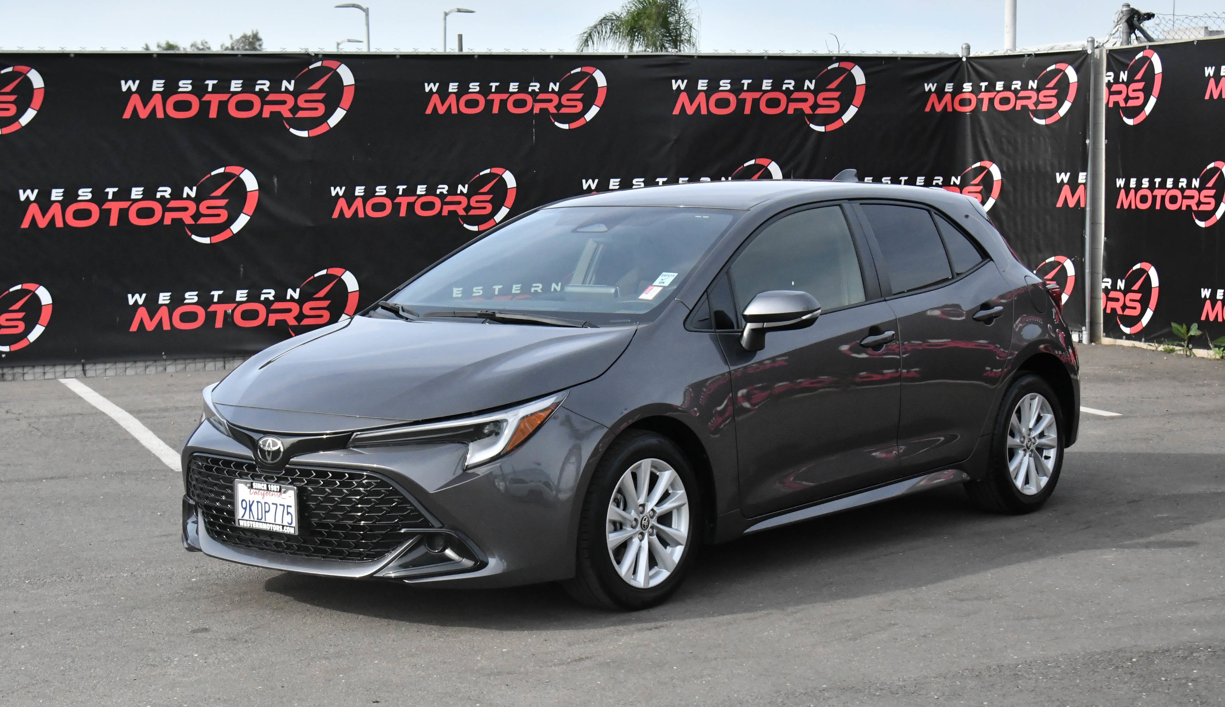 Used 2024 Toyota Corolla SE w/ SE Package FWD image 3