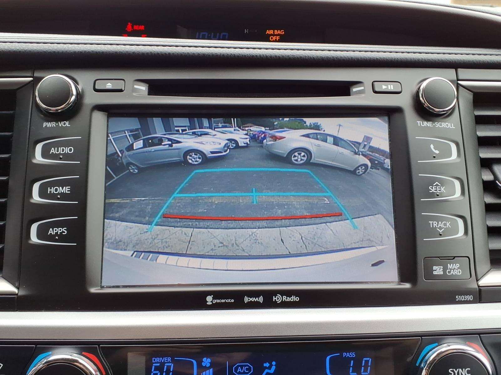 Used 2019 Toyota Highlander XLE AWD/4WD image 16