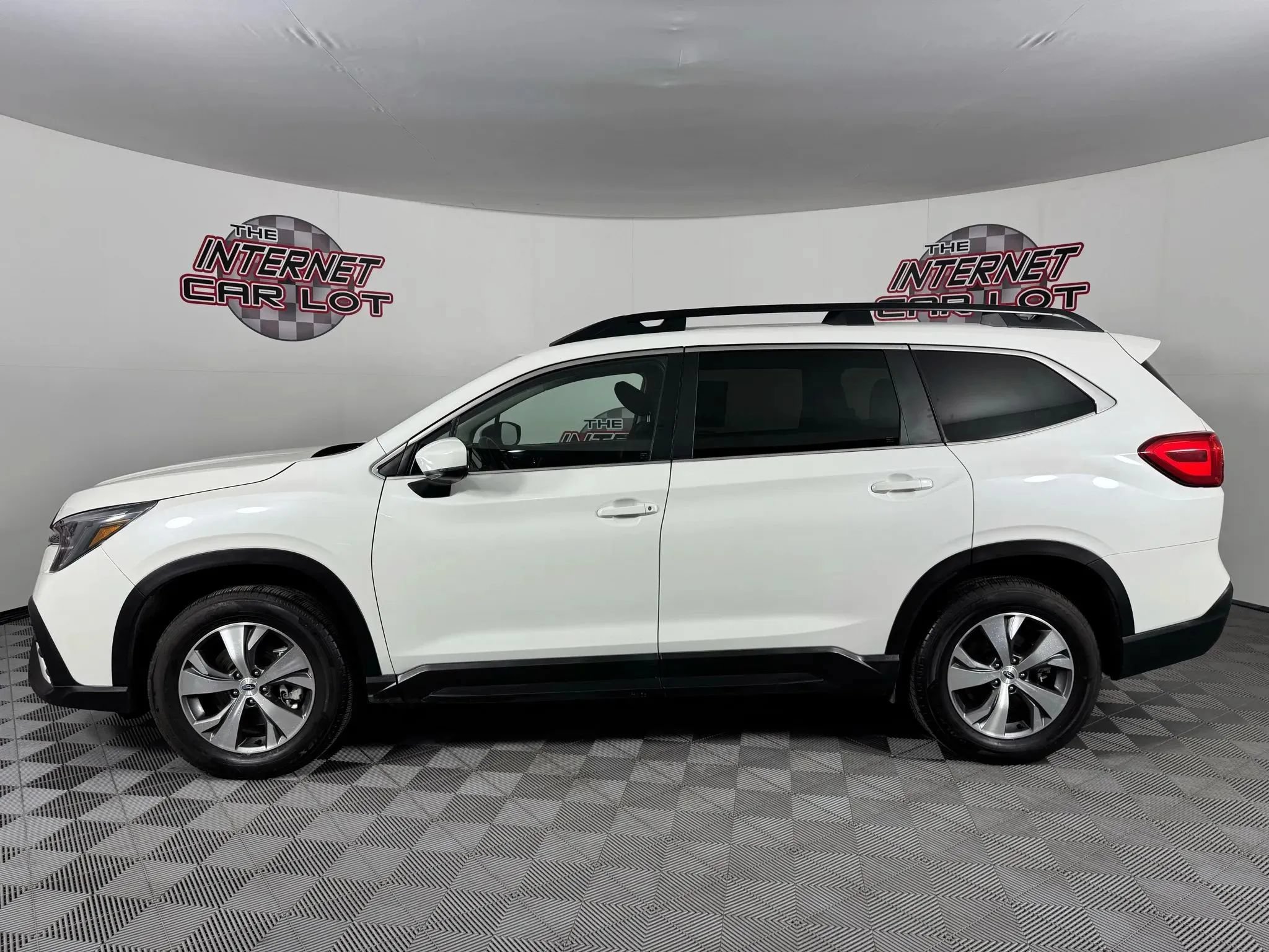 Used 2025 Subaru Ascent Premium AWD/4WD image 4