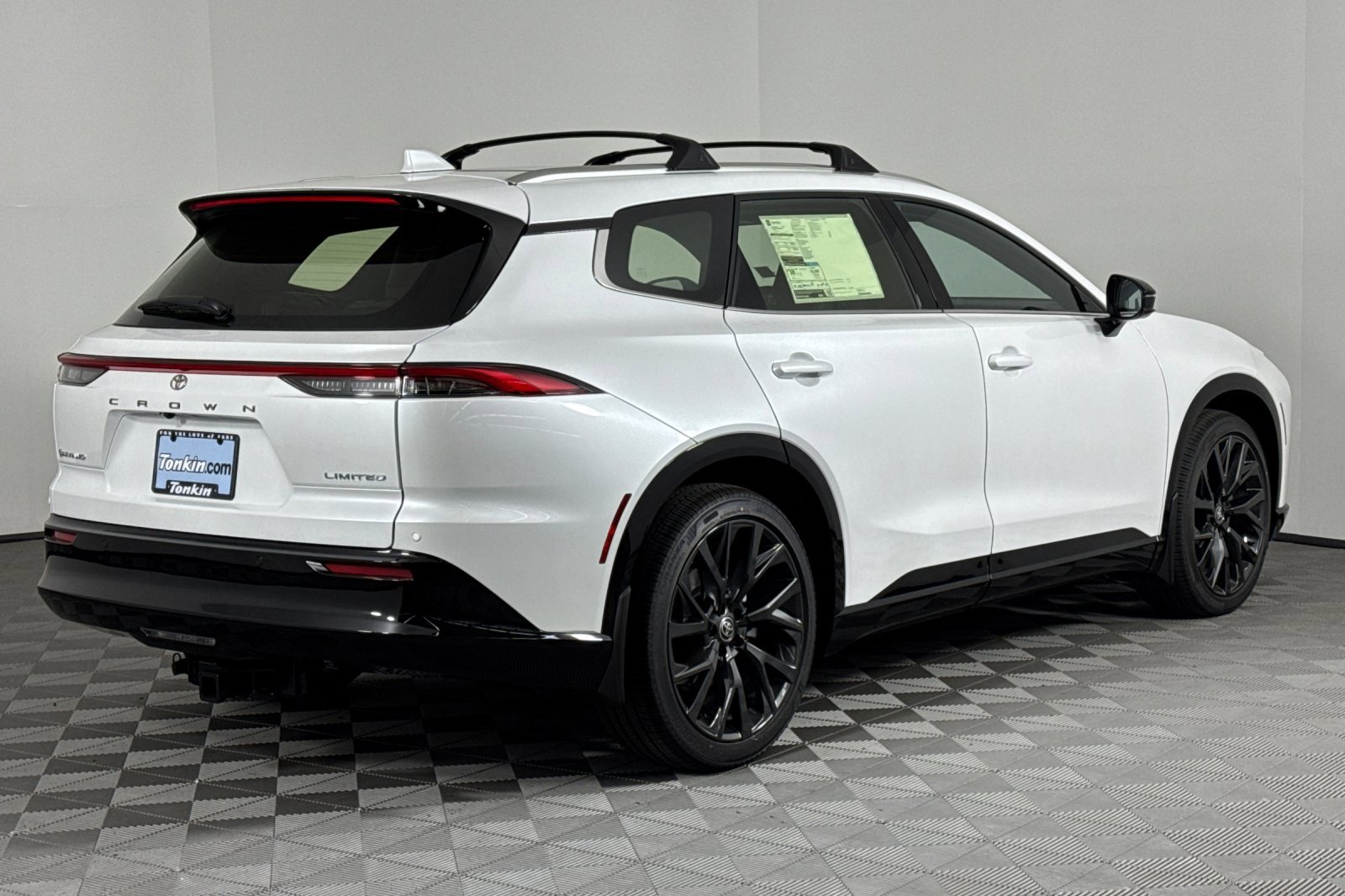 New 2025 Toyota Crown Signia image 4