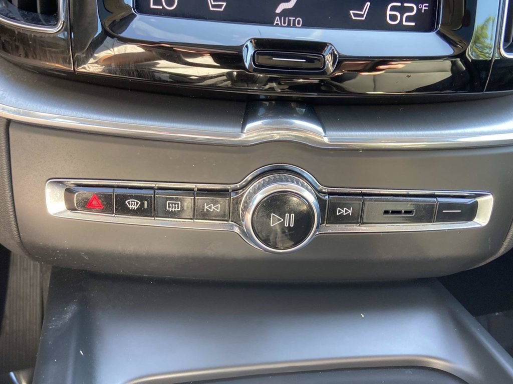 Used 2019 Volvo XC60 T6 Momentum w/ Premium Package AWD/4WD image 38