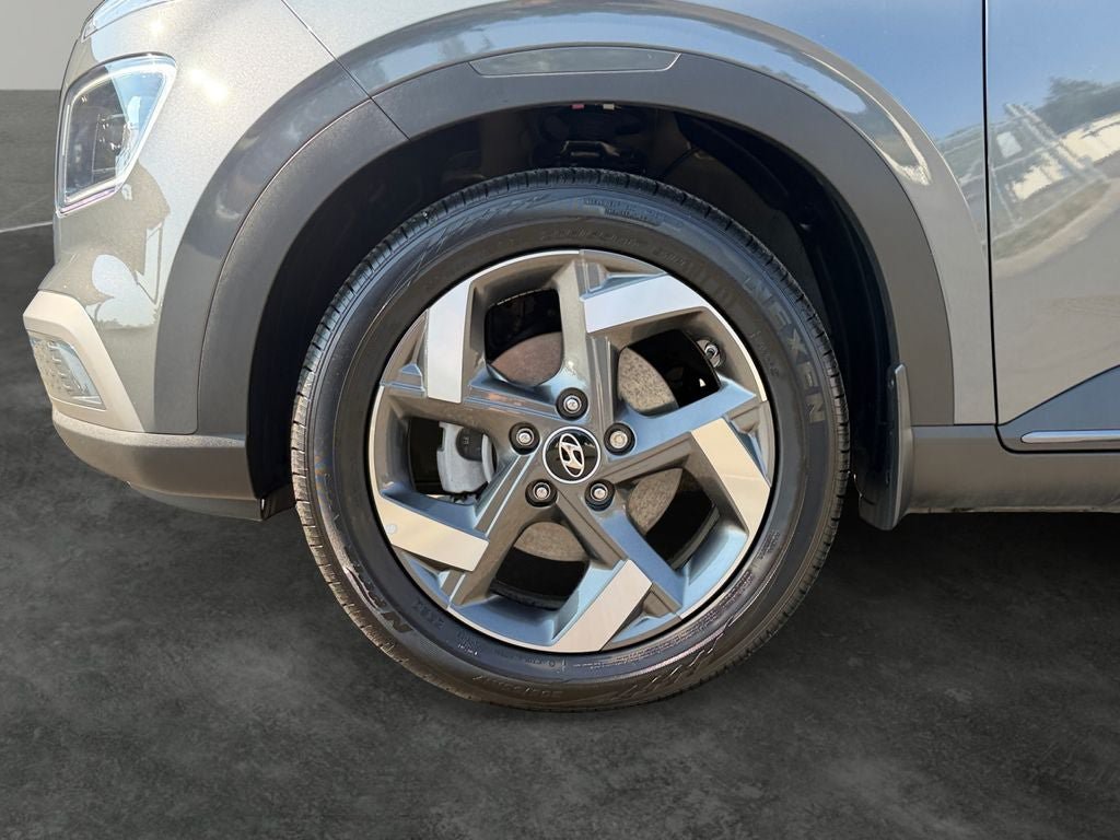 Certified 2025 Hyundai Venue Limited FWD image 4