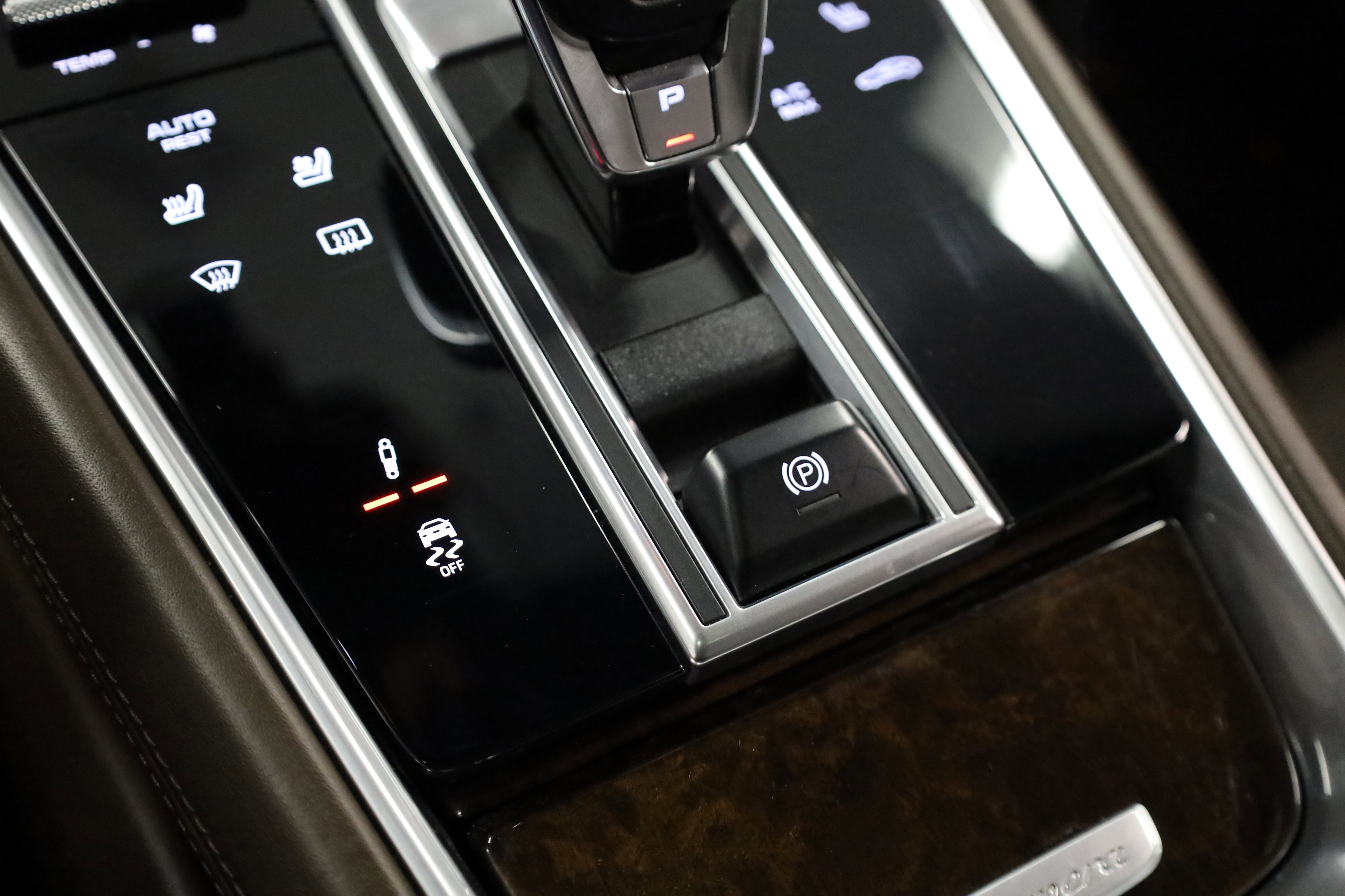 Used 2018 Porsche Panamera 4S image 34