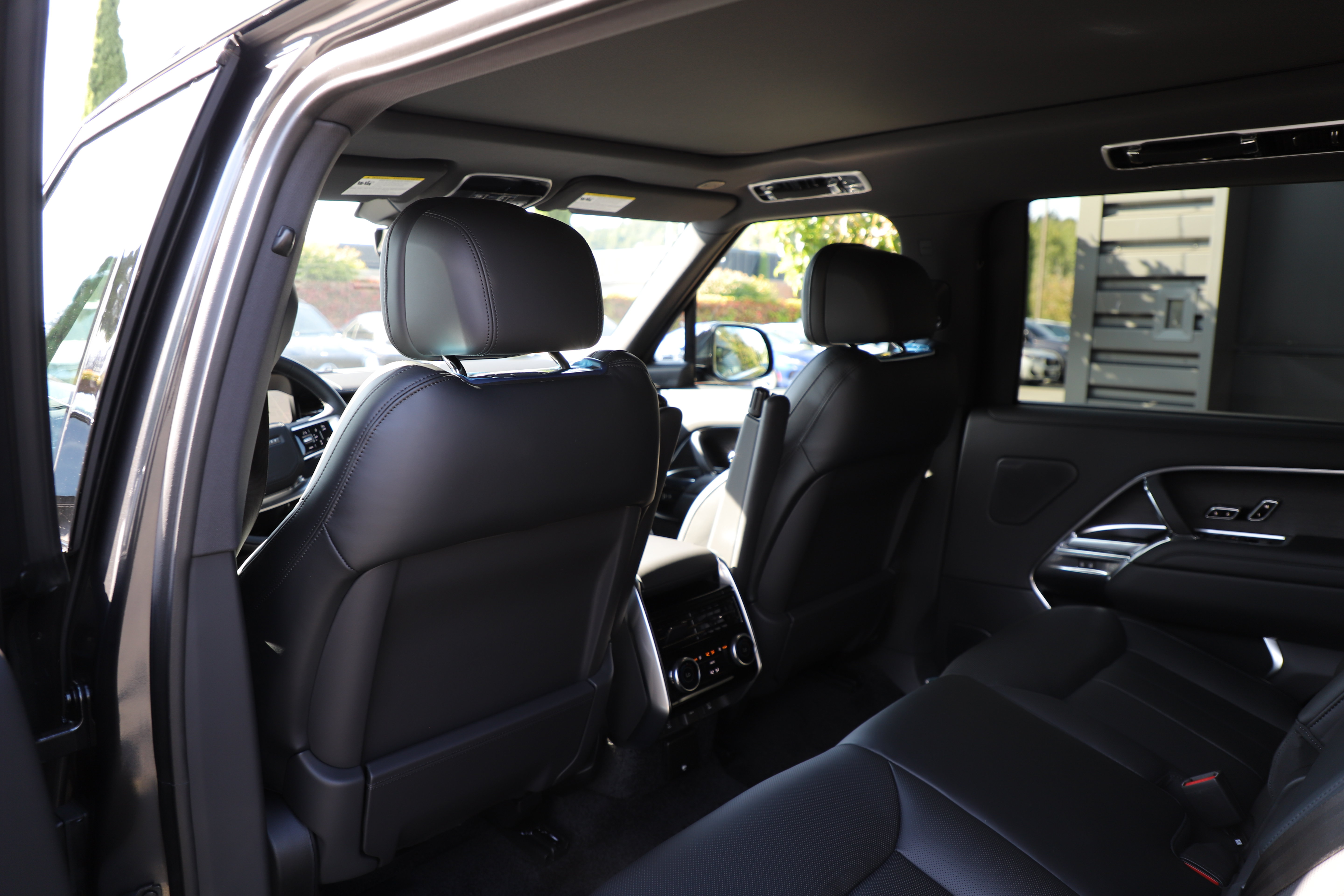 New 2026 Land Rover Range Rover Long Wheelbase SE AWD/4WD image 15