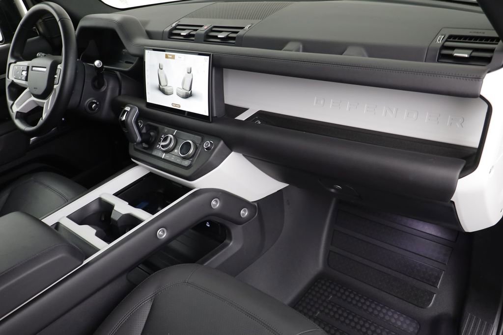 Used 2025 Land Rover Defender 130 S image 21