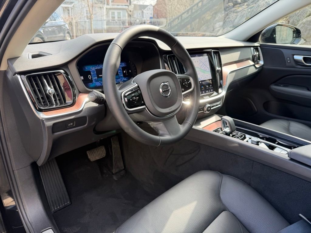 Used 2025 Volvo V60 B5 Cross Country Plus image 14