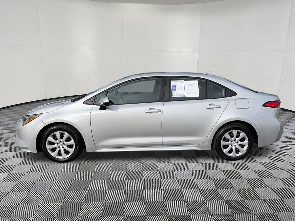 Used 2025 Toyota Corolla LE FWD image 5