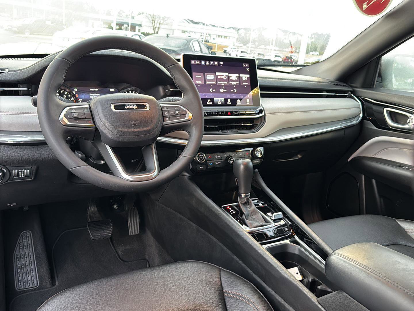 Used 2024 Jeep Compass Limited image 16