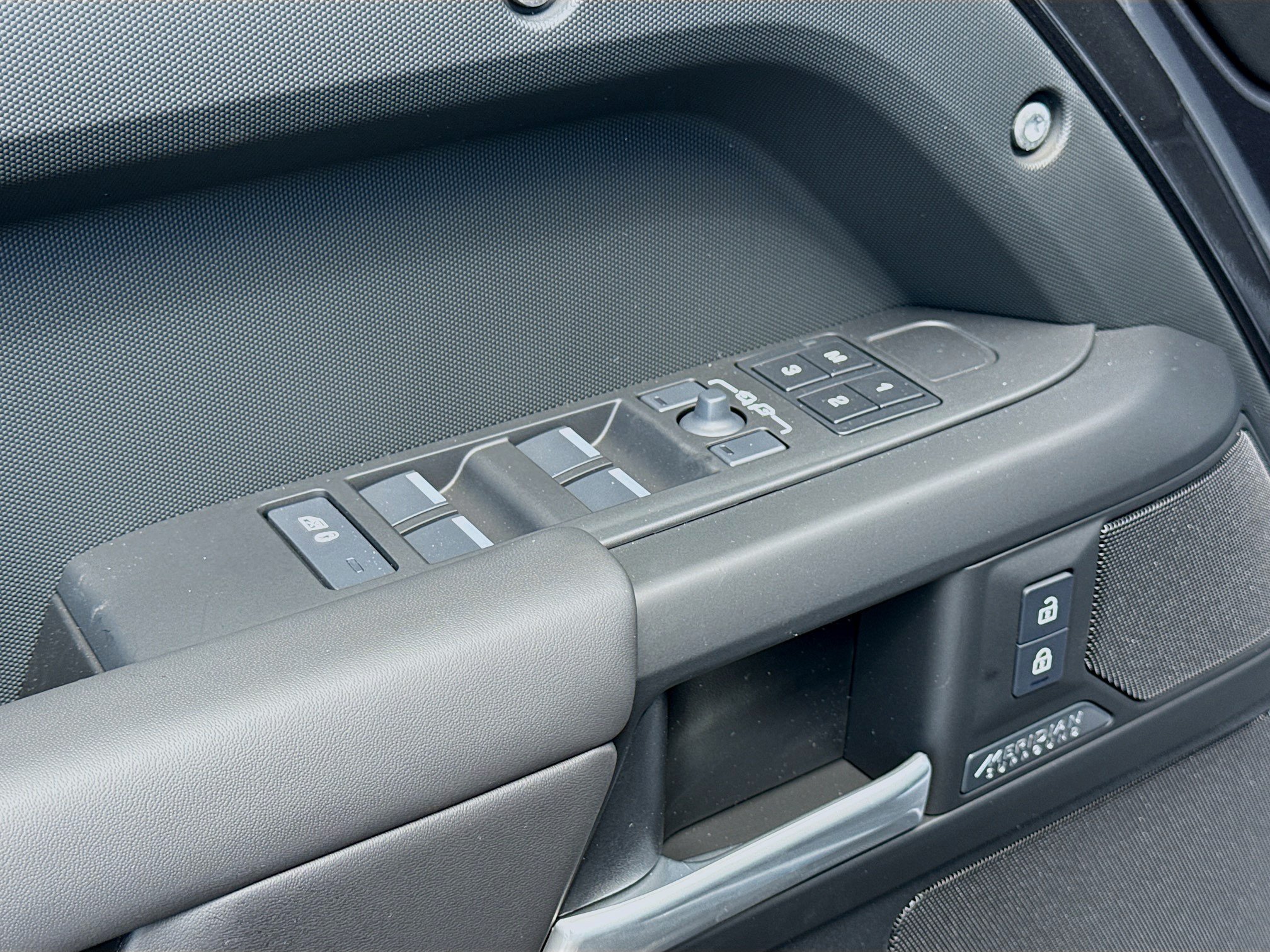 New 2026 Land Rover Defender 110 X-Dynamic SE AWD/4WD image 23