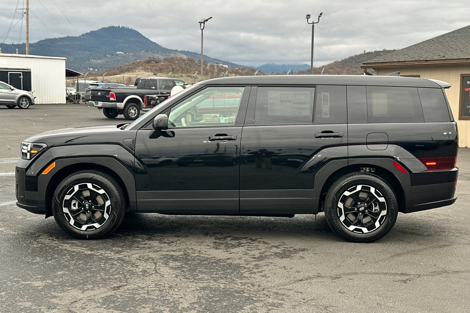 New 2026 Hyundai Santa Fe SE image 7