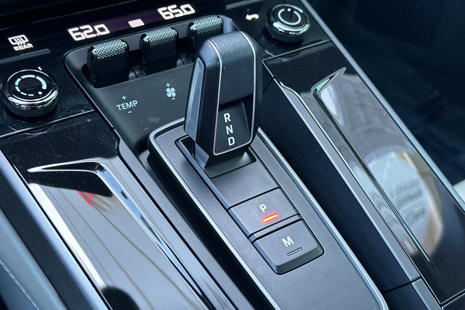 Certified 2025 Porsche 911 Carrera RWD image 21