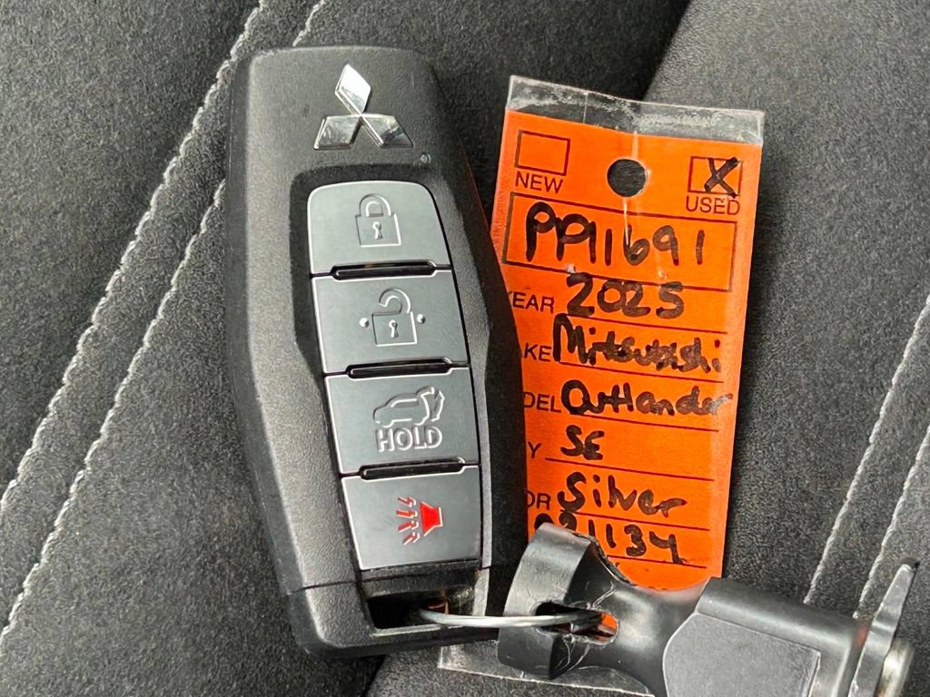 Used 2025 Mitsubishi Outlander SE AWD/4WD image 52