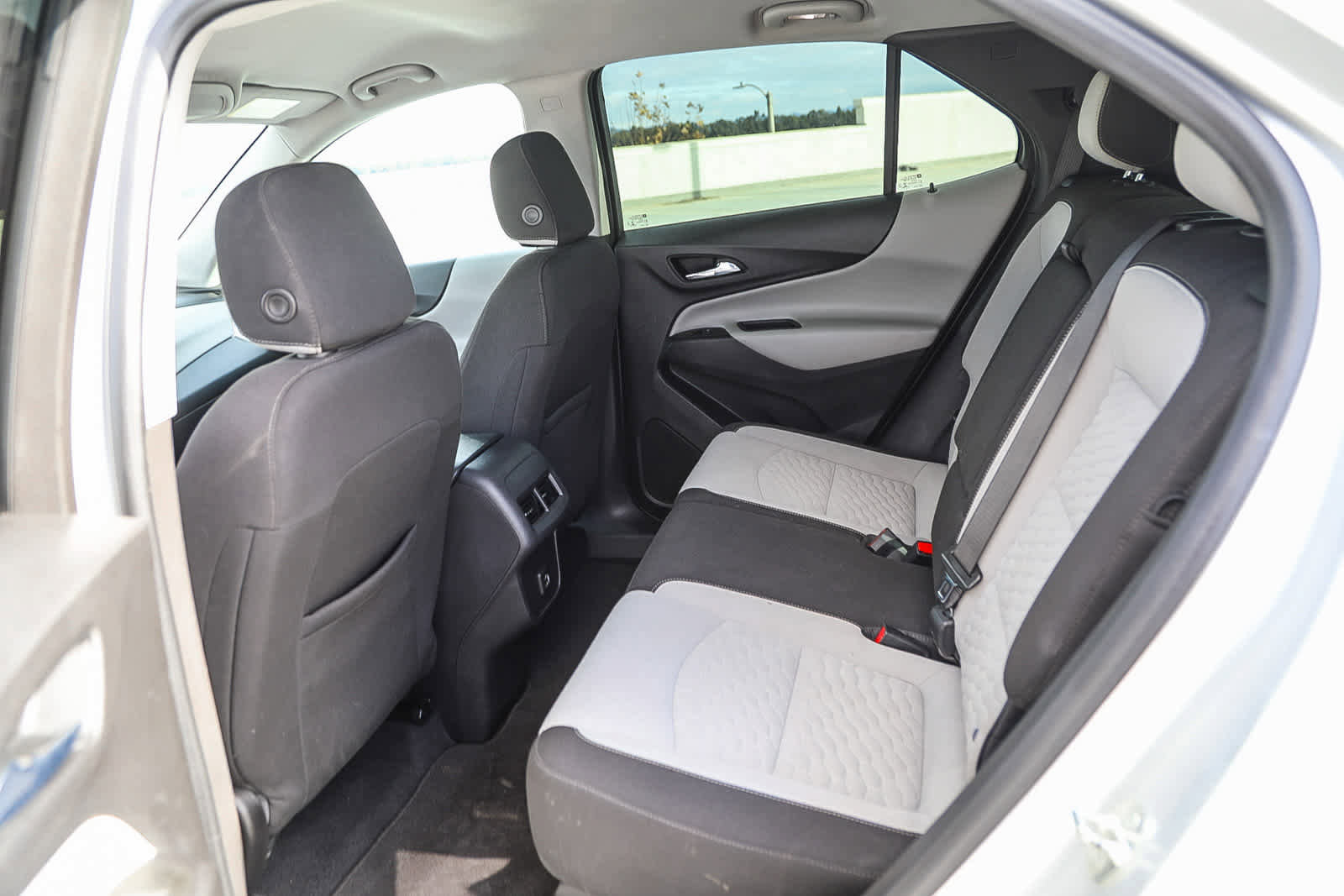 Used 2021 Chevrolet Equinox LS image 18