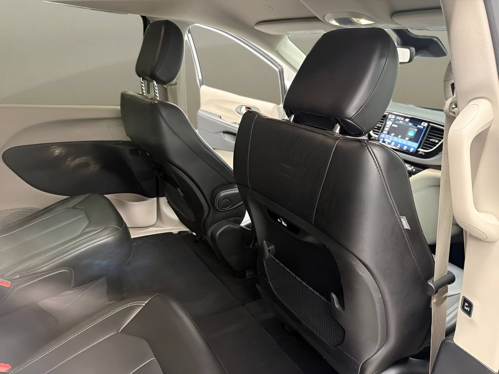 Used 2023 Chrysler Pacifica Touring-L FWD image 23