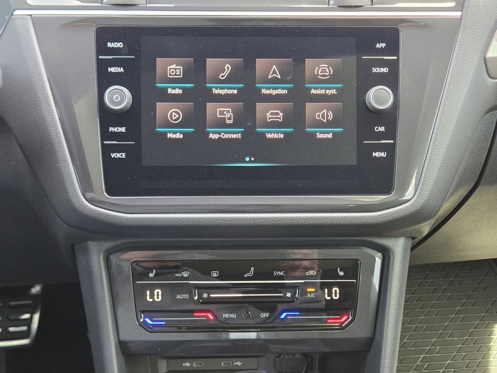 Used 2024 Volkswagen Tiguan SE R-Line image 24