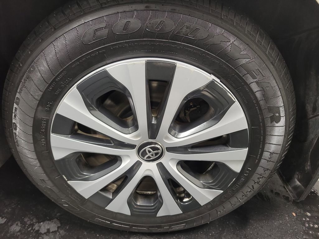 Used 2020 Toyota Corolla LE image 10