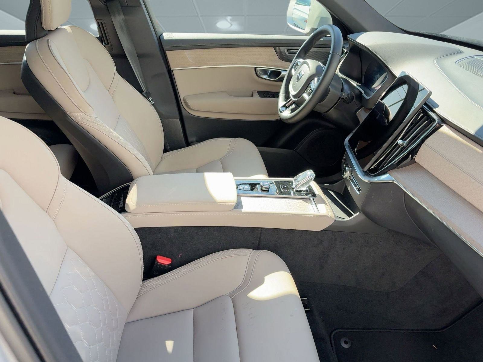 Certified 2025 Volvo XC90 B5 Plus image 27