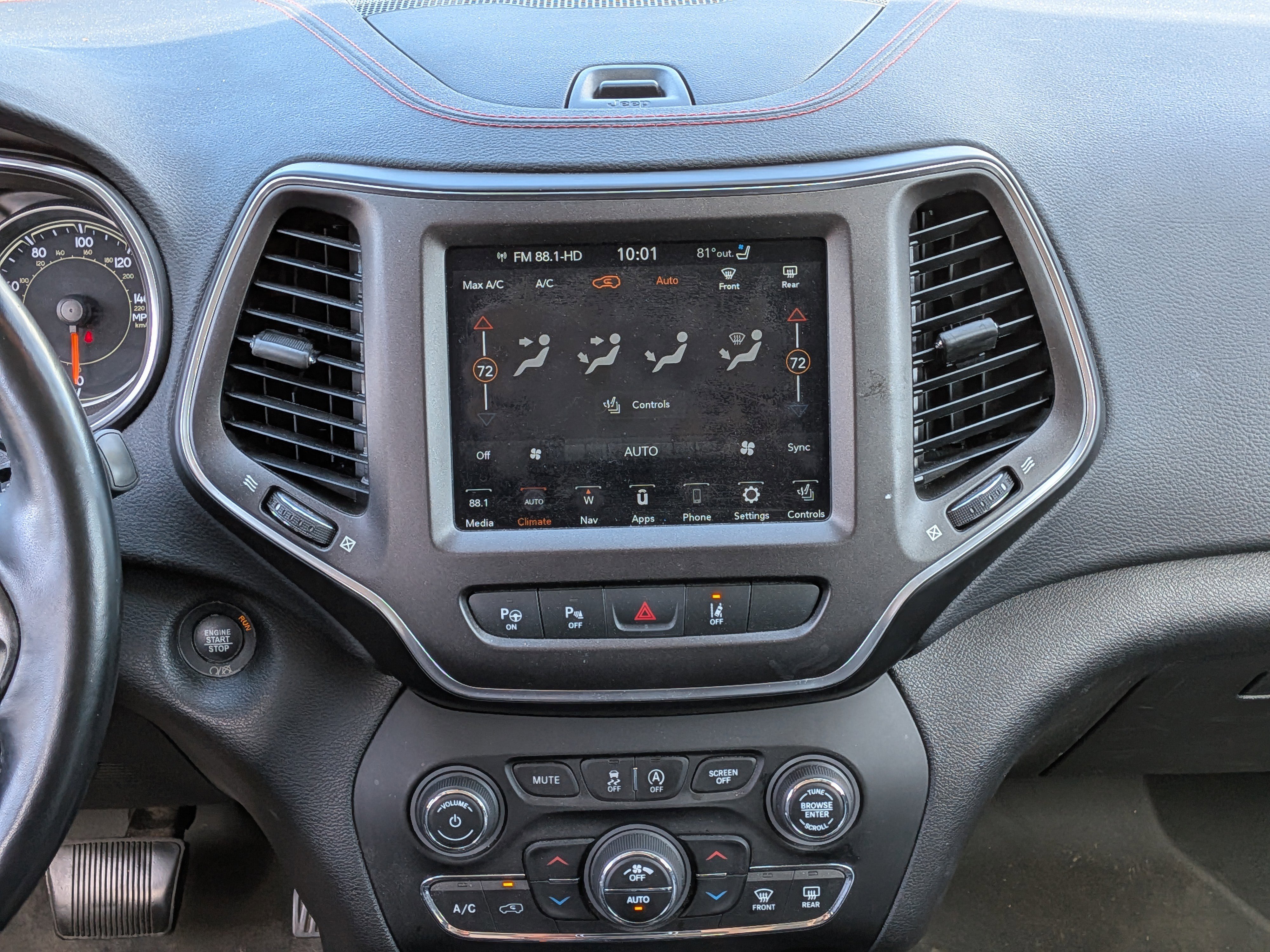 Used 2020 Jeep Cherokee Trailhawk AWD/4WD image 18