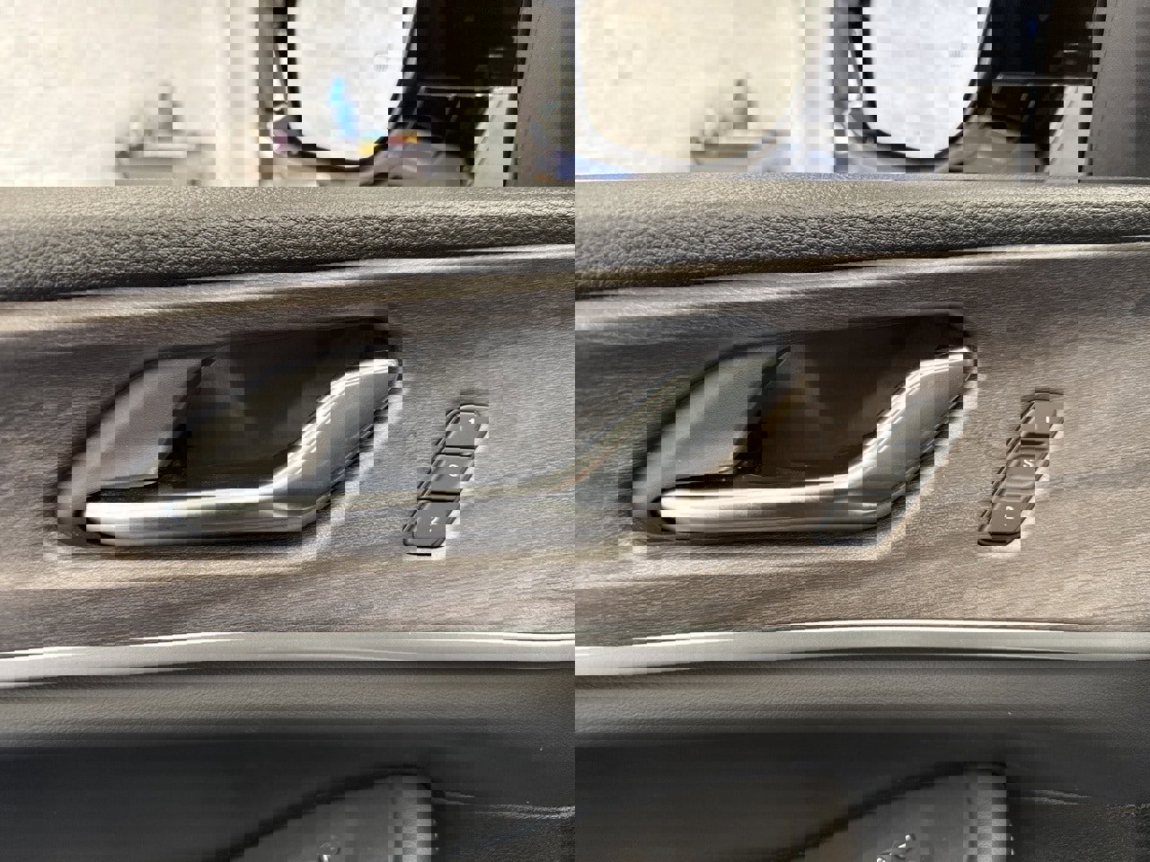 Used 2023 Jeep Grand Cherokee L Limited w/ Black Appearance Package image 39