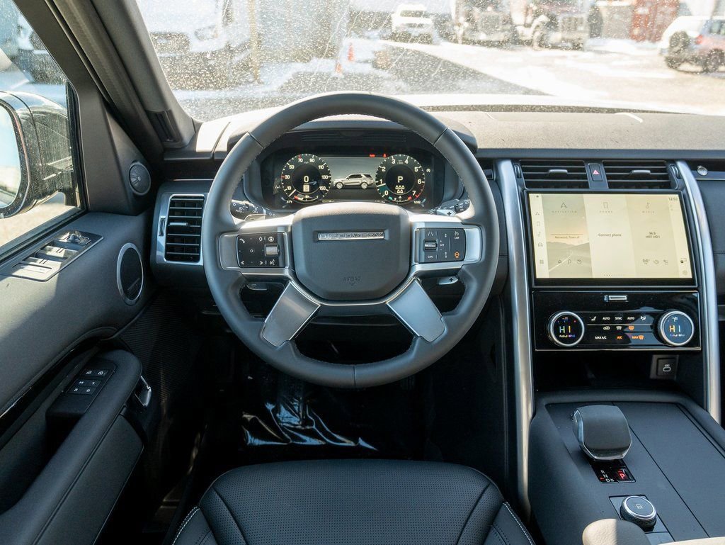 New 2025 Land Rover Discovery S image 12