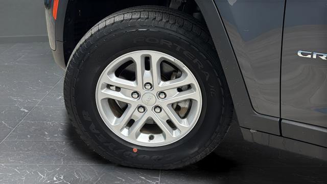 Certified 2023 Jeep Grand Cherokee Laredo image 32