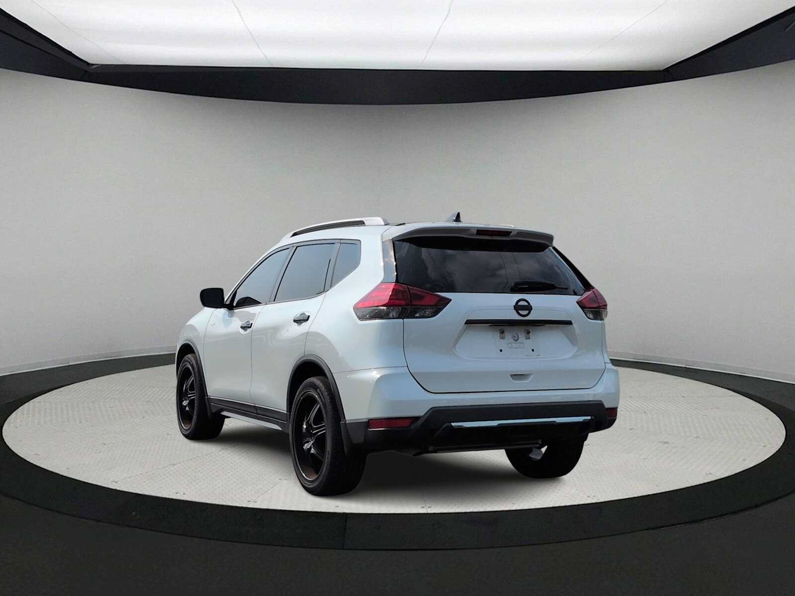 Used 2017 Nissan Rogue SV w/ SV Family Package AWD/4WD image 6