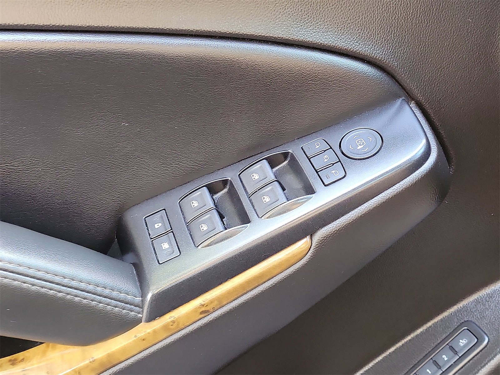 Used 2017 GMC Yukon Denali w/ Open Road Package image 31