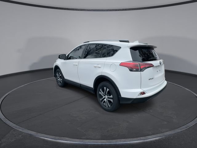 Used 2018 Toyota RAV4 LE image 11