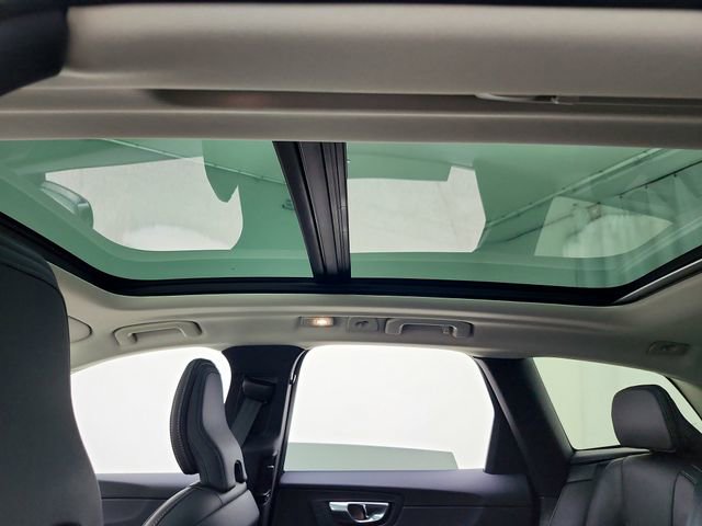 New 2026 Volvo XC60 B5 Ultra w/ Climate Package image 22