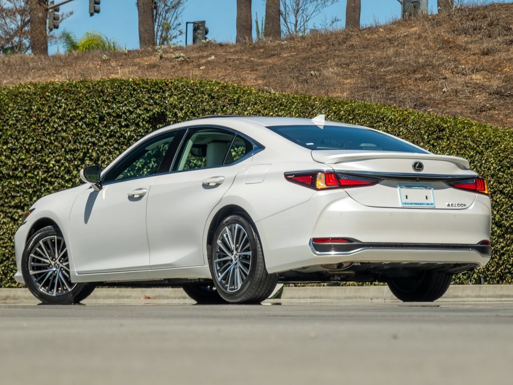 Certified 2023 Lexus ES 300h w/ Premium Package FWD image 2