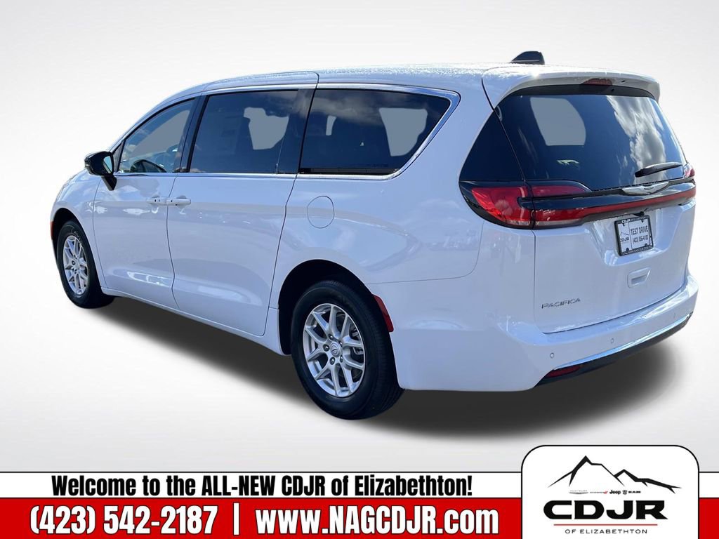 New 2026 Chrysler Pacifica Select image 6