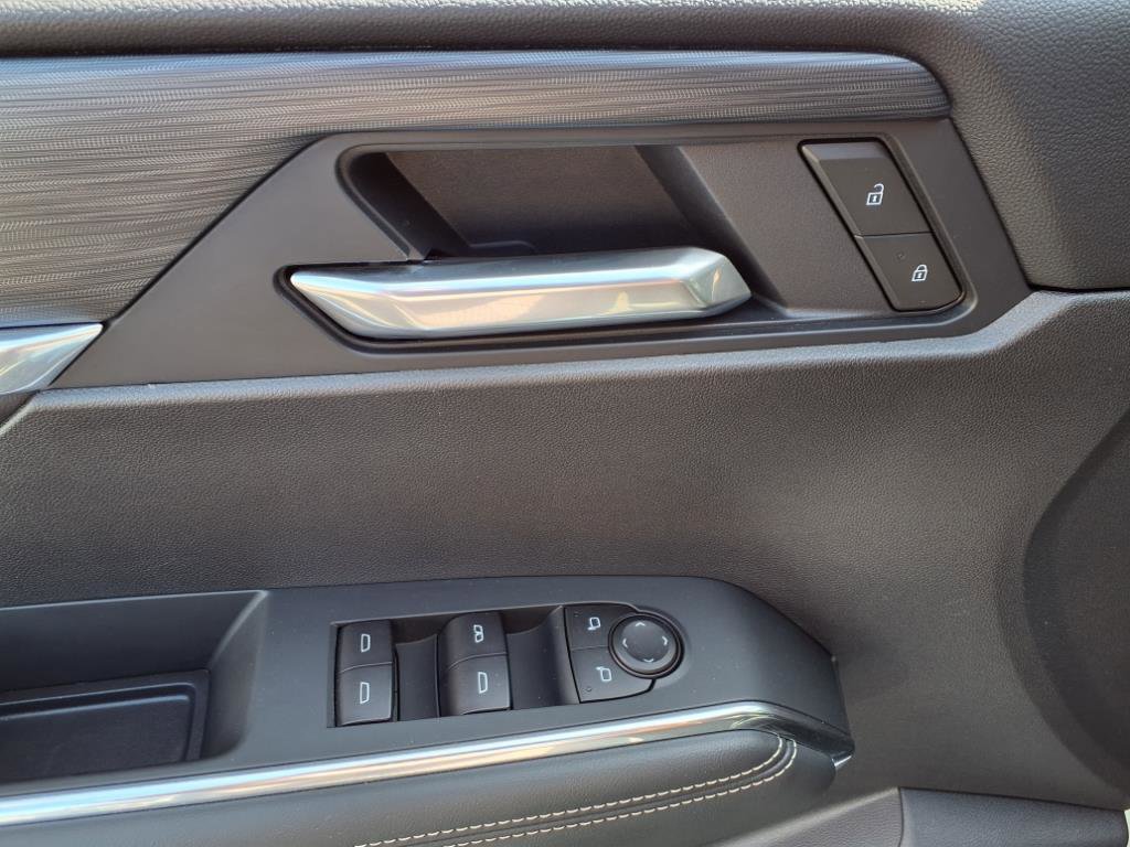 Used 2025 GMC Acadia Elevation image 16