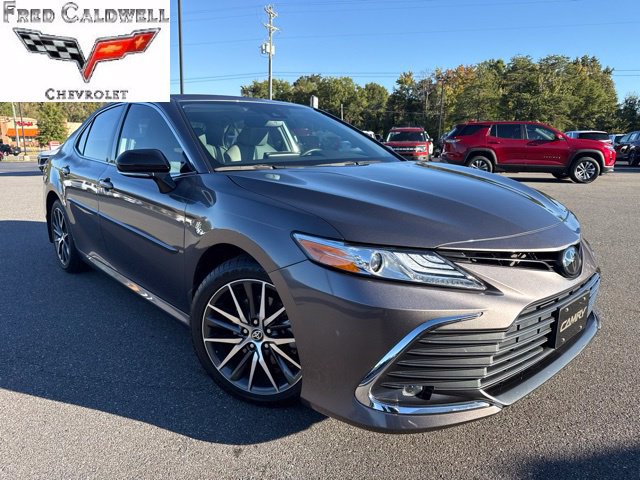 Used 2023 Toyota Camry XLE FWD image 1