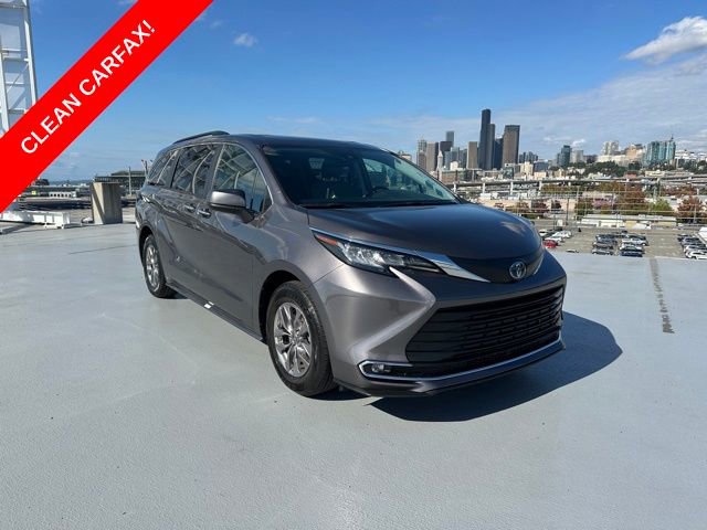 Used 2023 Toyota Sienna XLE image 1