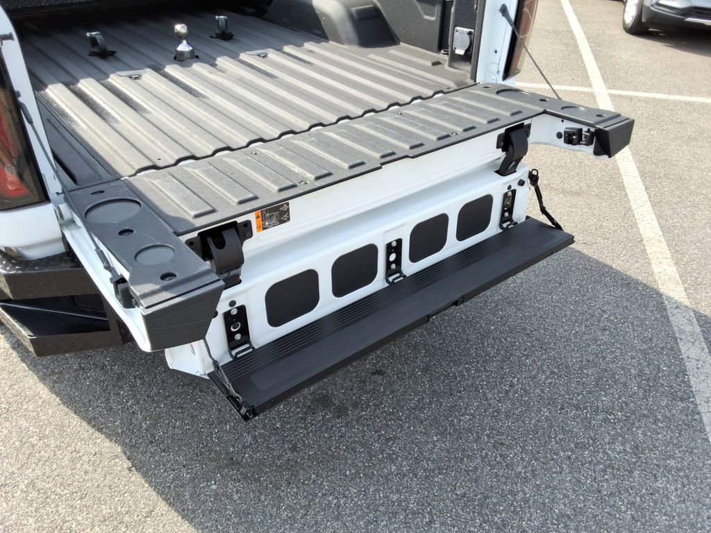 Used 2024 GMC Sierra 2500 AT4 w/ AT4 Preferred Package AWD/4WD image 17