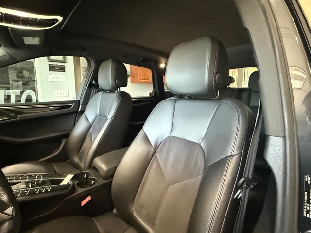 Used 2020 Porsche Macan AWD/4WD image 22